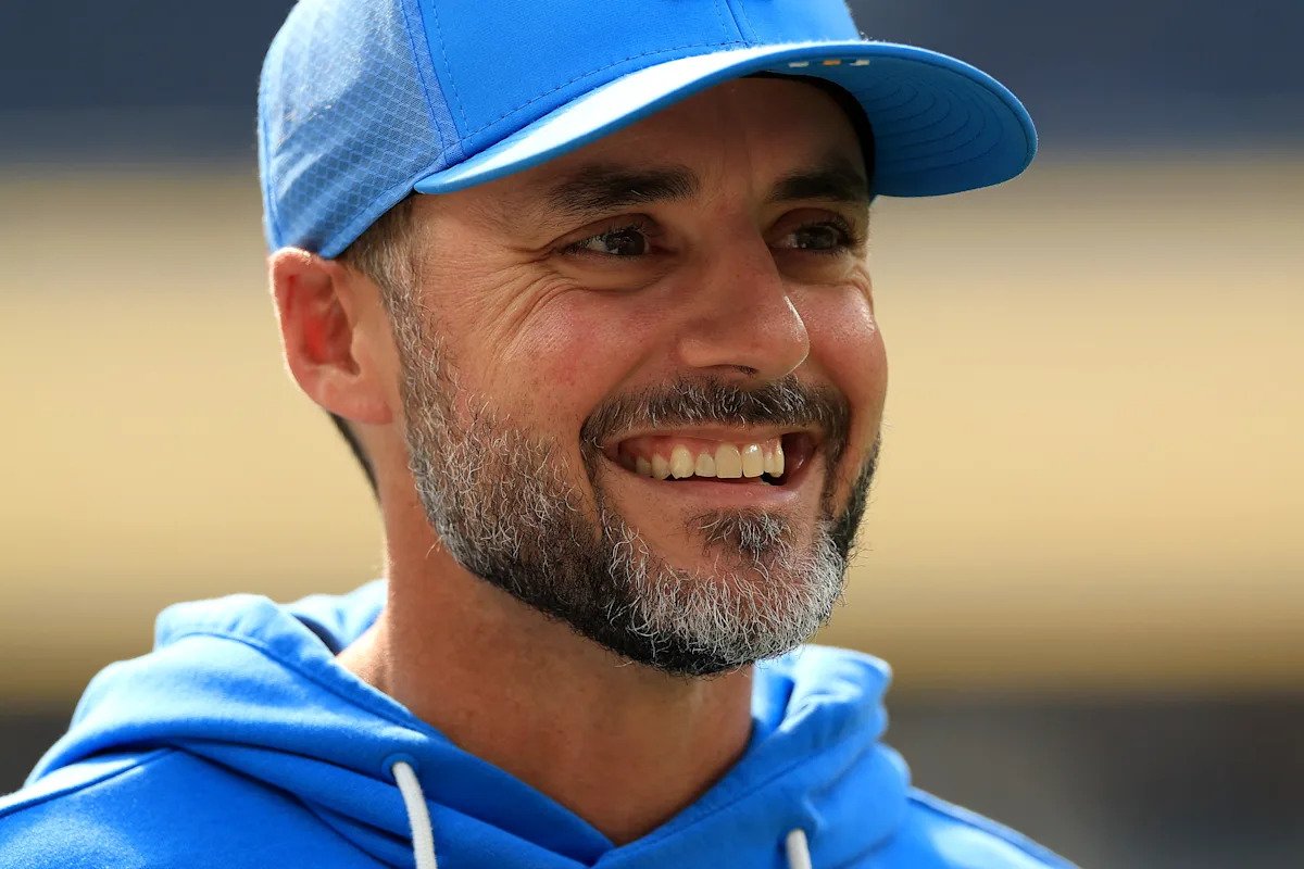 Los Ravens contratan al ex DC de los Chargers, Jesse Minter, como entrenador en jefe para reemplazar a John Harbaugh