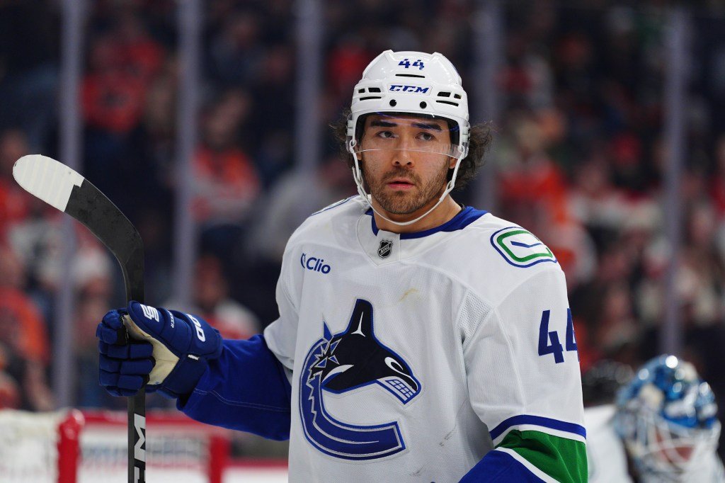 El delantero de los San Jose Sharks, Kiefer Sherwood, dice que quiere jugar contra los Vancouver Canucks