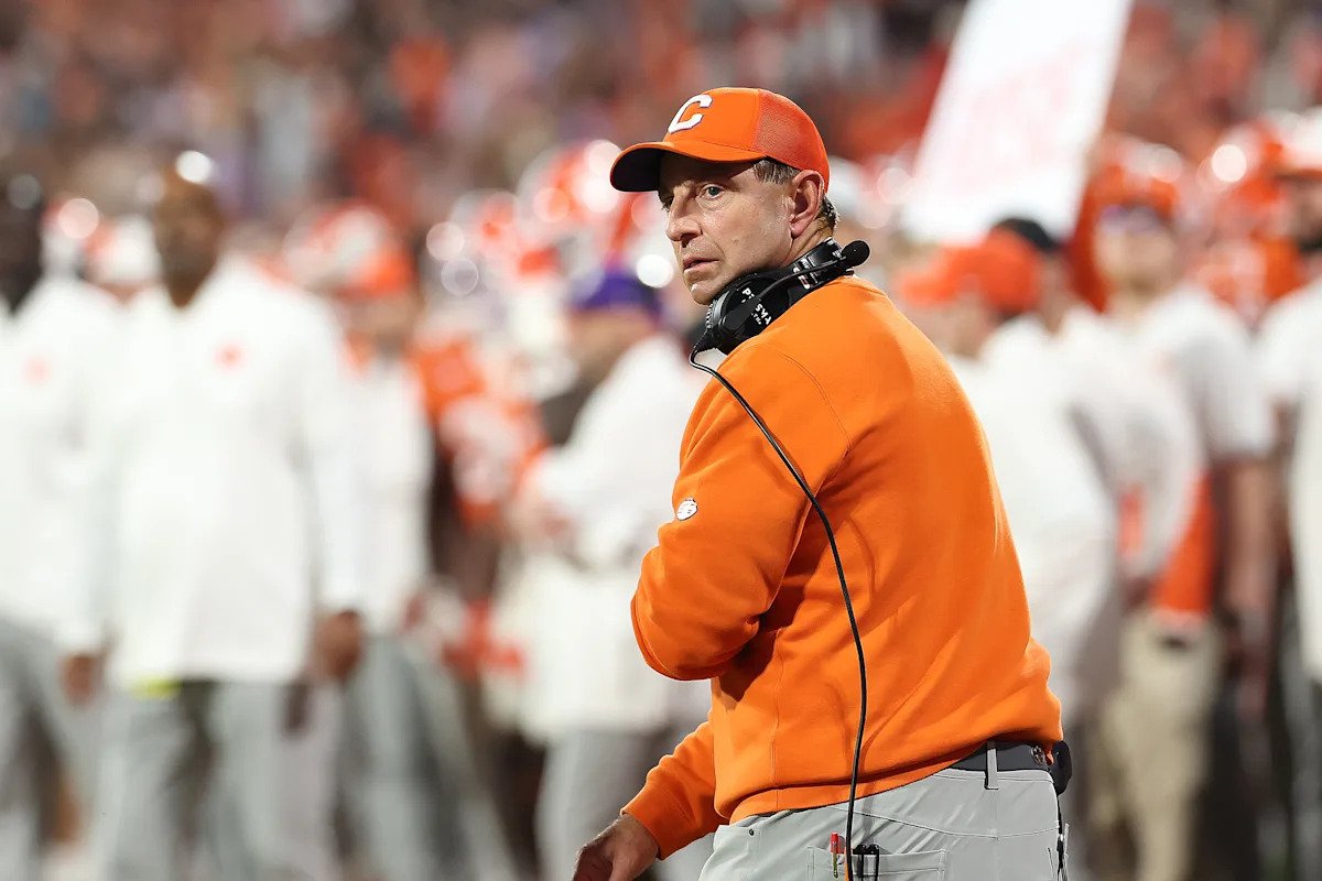Dabo Swinney acusa a Ole Miss y Pete Golding de manipulación después de que Luke Ferrelli, firmante de Portal, fuera canjeado desde Clemson