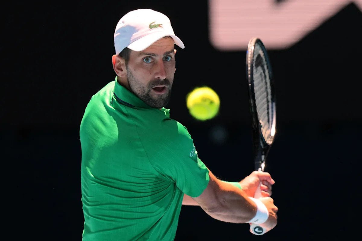 Abierto de Australia: Novak Djokovic se disculpa tras casi golpear con la pelota a la recogepelotas