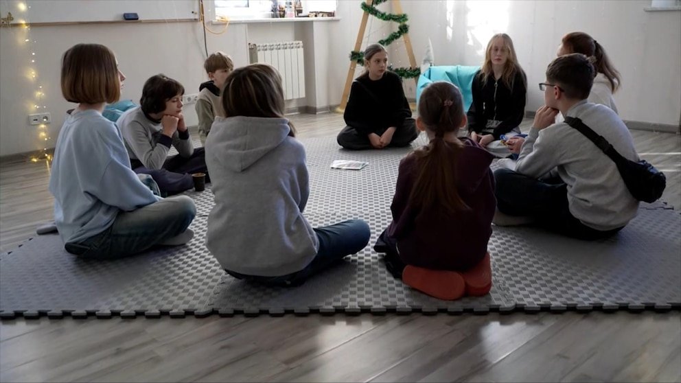 Vídeo Los niños ucranianos regresan tras ser enviados a campos militares rusos