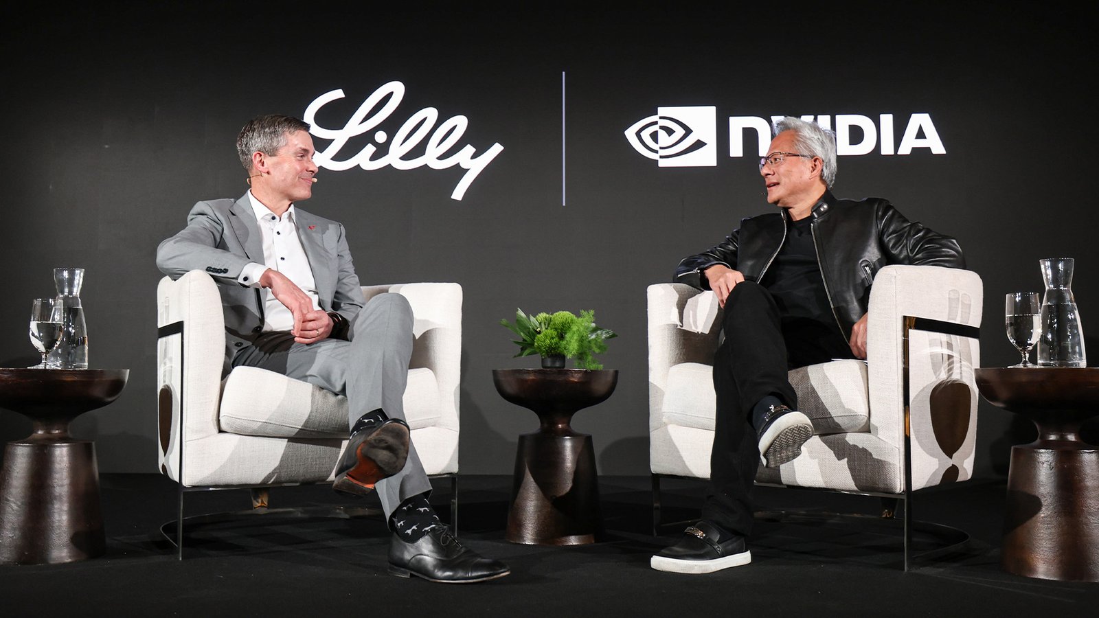 CEO de Nvidia al CEO de Lilly: Corriste por el bosque…