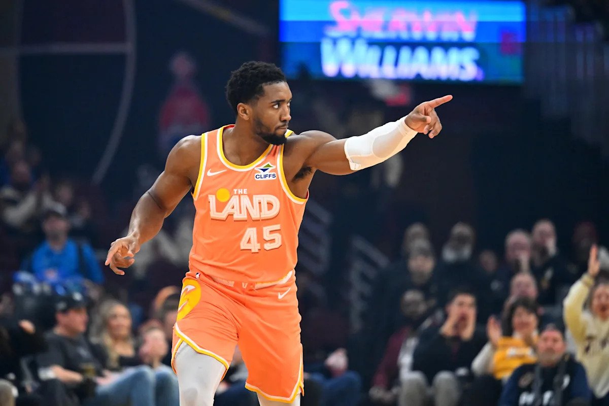 Donovan Mitchell anota 45 puntos para llevar a los Cavaliers a una victoria de 118-94 sobre el Magic