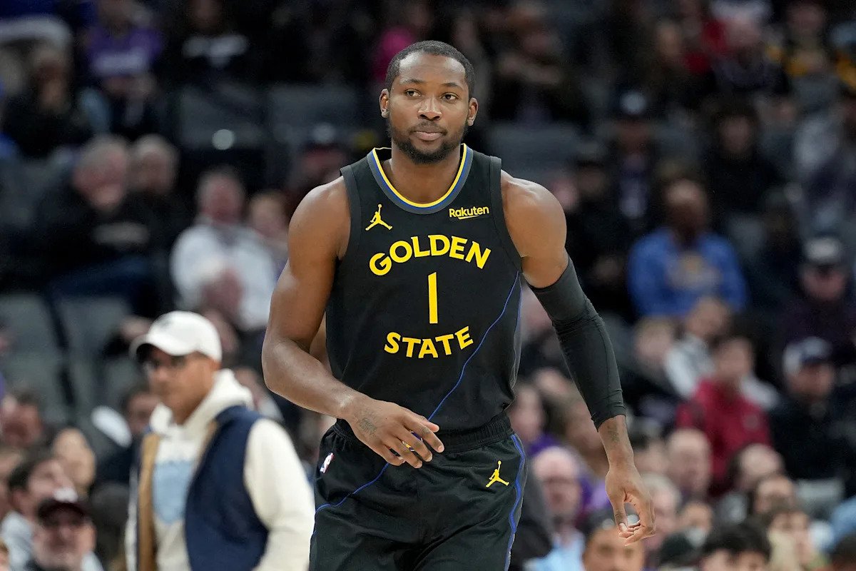 Jonathan Kuminga de los Warriors está fuera indefinidamente con un hematoma en un hueso de la rodilla a medida que se acerca la fecha límite de cambios de la NBA.