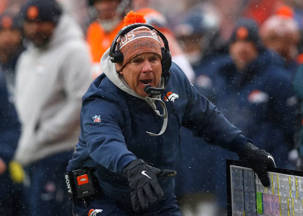 Sean Payton de los Broncos explica por qué no apostó por el tiro libre en la primera mitad, lo que luego perseguiría a Denver en su nevada derrota por el título de la AFC ante los Patriots.