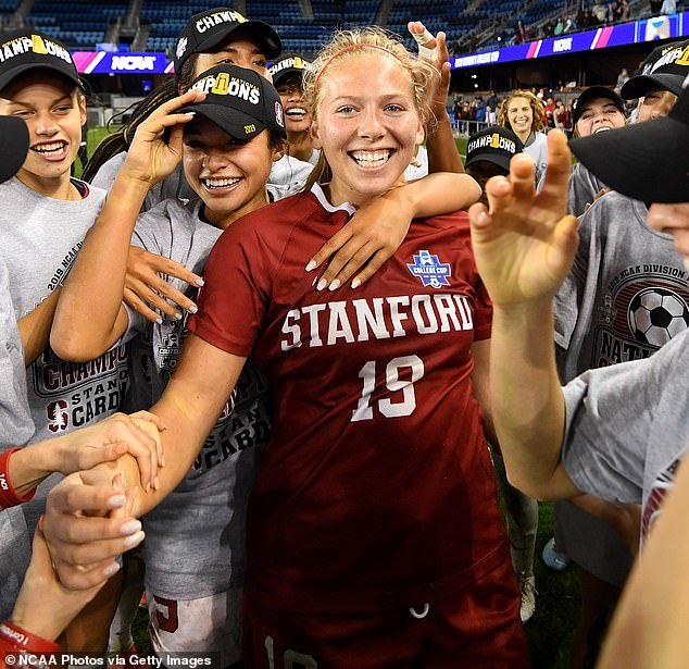 Stanford está poniendo fin a su batalla legal con los padres de la trágica estrella del fútbol Katie Meyer después de que acusaron a la escuela de “fracasos sistemáticos” tras su suicidio.