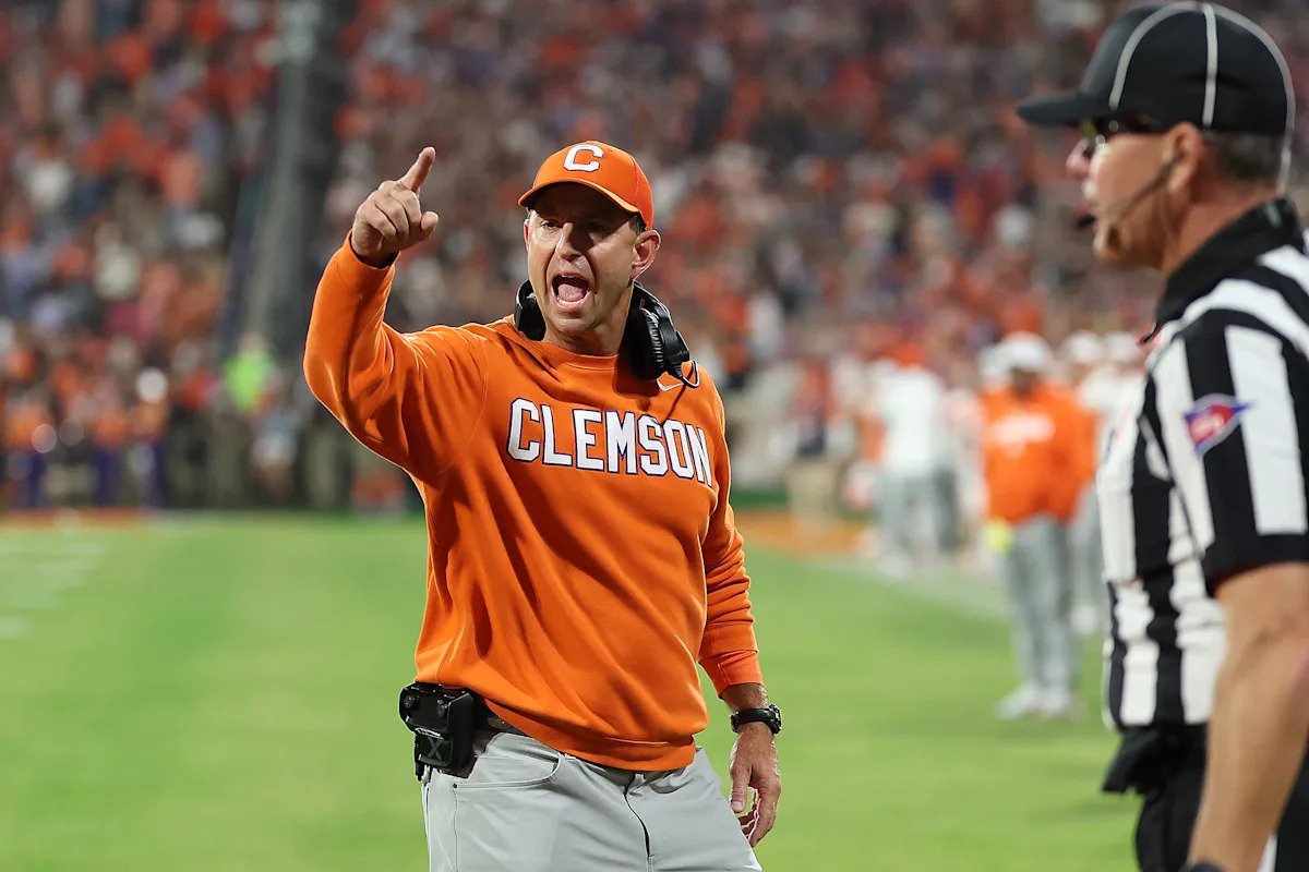 ¿Será el papel de Dabo Swinney como denunciante el comienzo de una revuelta contra lo absurdo del fútbol universitario?