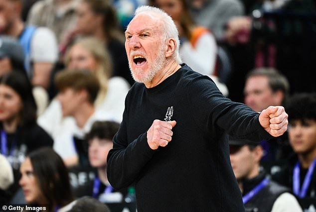 El legendario entrenador de la NBA Gregg Popovich hace una rara aparición pública meses después de ser hospitalizado