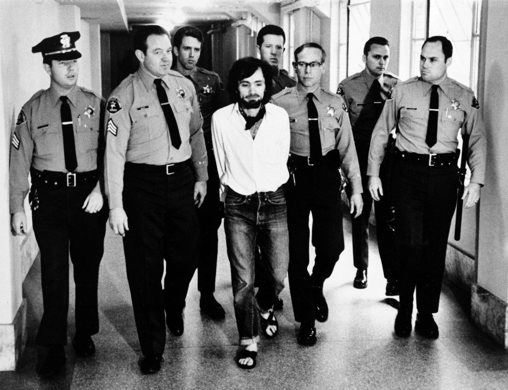 25 de enero: Charles Manson condenado por asesinato y conspiración