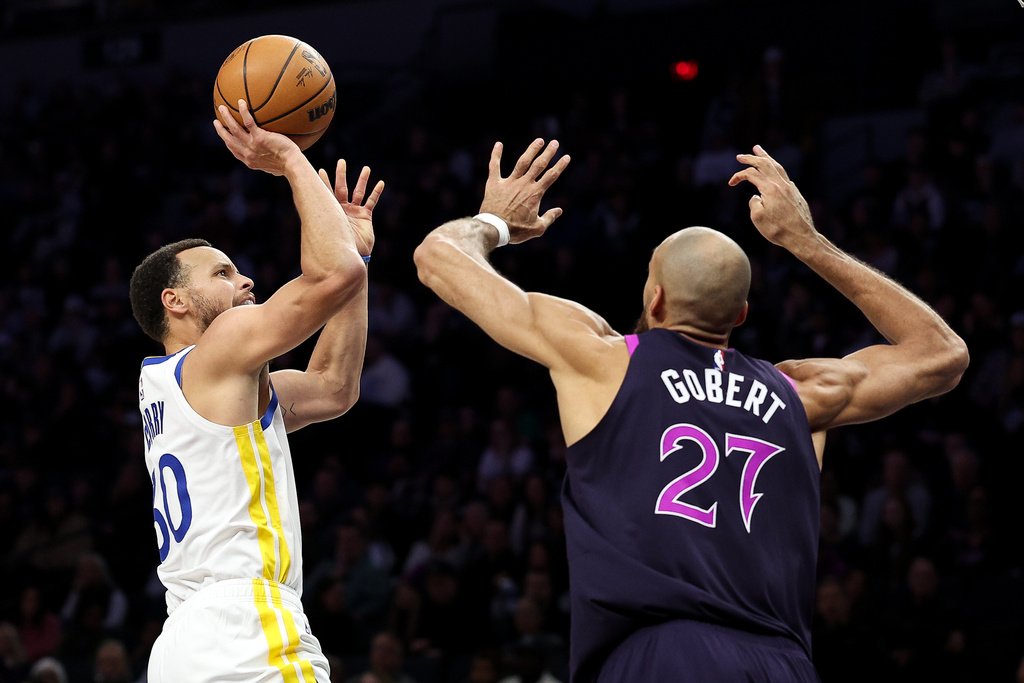 Steph Curry habla sobre las protestas de ICE en Minneapolis y el partido Warriors-Wolves
