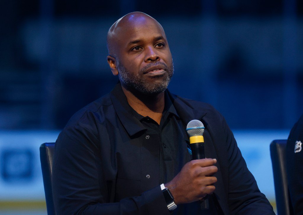 Mike Grier de los San Jose Sharks espera una extensión de contrato para Kiefer Sherwood