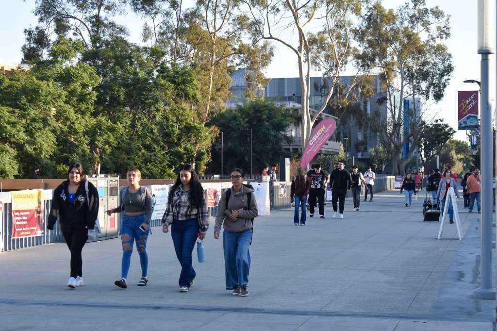 CSU se compromete a notificar a los profesores antes de revelar información personal.