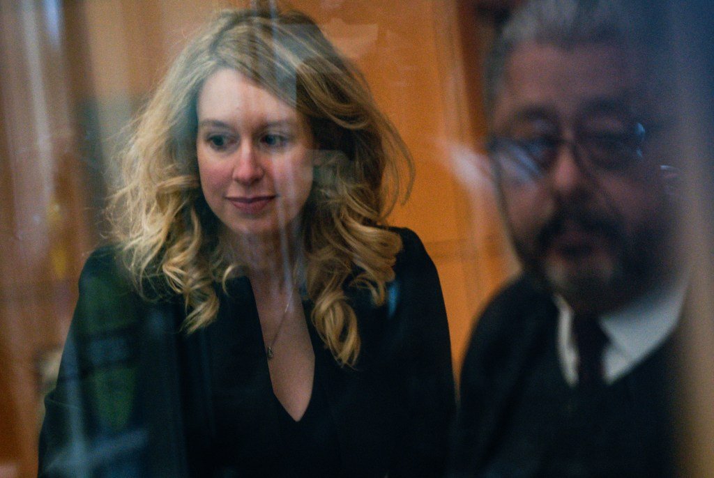 Elizabeth Holmes pide a Trump liberación anticipada de prisión – The Mercury News