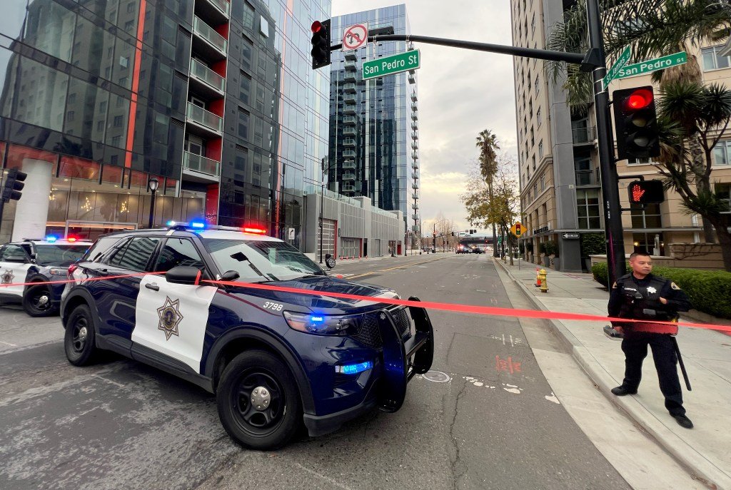 Sospechoso de robo de auto muerto, oficial de San José herido en tiroteo