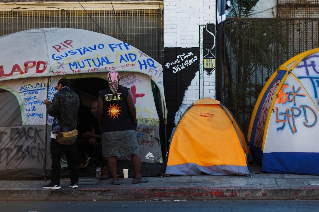 “Se necesitó un pueblo” para sanar su trauma y su falta de vivienda. ¿California seguirá financiando esta ayuda?