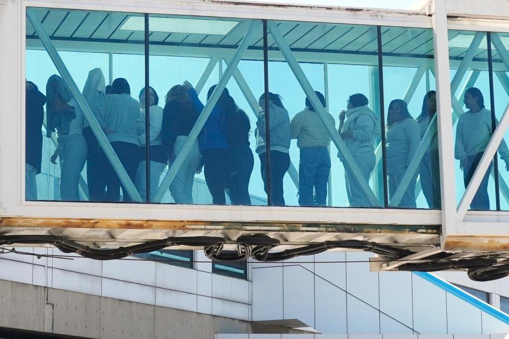 Juez escucha disputa sobre ley que deporta a pandilleros venezolanos