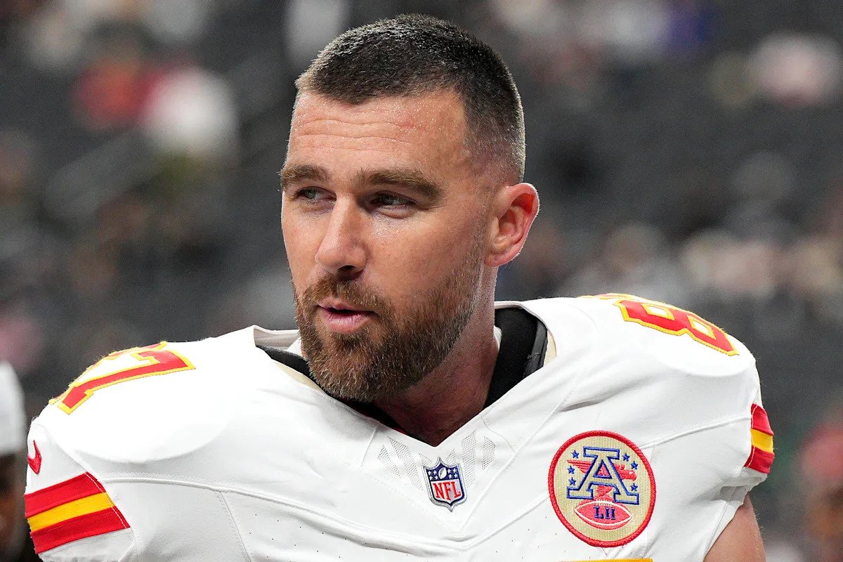 Travis Kelce insinúa su regreso mientras habla de que los Chiefs traerán de vuelta a Eric Bieniemy: “No puedo esperar a verlo”