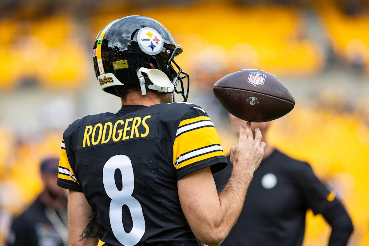 Si Aaron Rodgers quiere jugar, el fichaje de Mike McCarthy por parte de los Steelers representa una opción en el QB