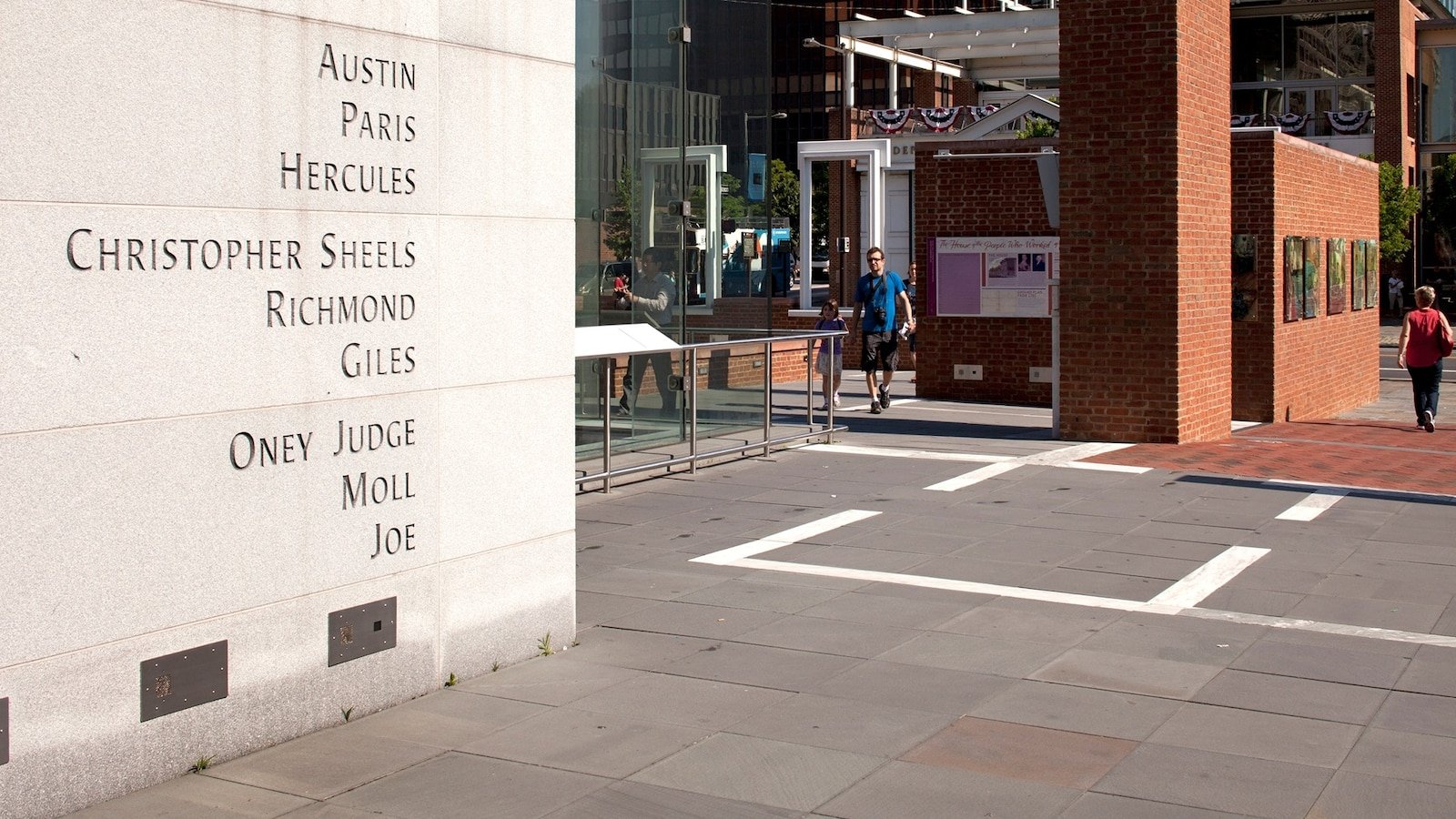 Filadelfia está demandando al administrador de Trump por la remoción de un monumento en honor a las personas esclavizadas por George Washington