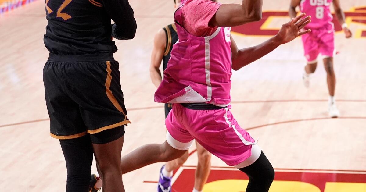 El debut de Alijah Arenas se vio arruinado por la derrota de la USC ante Northwestern