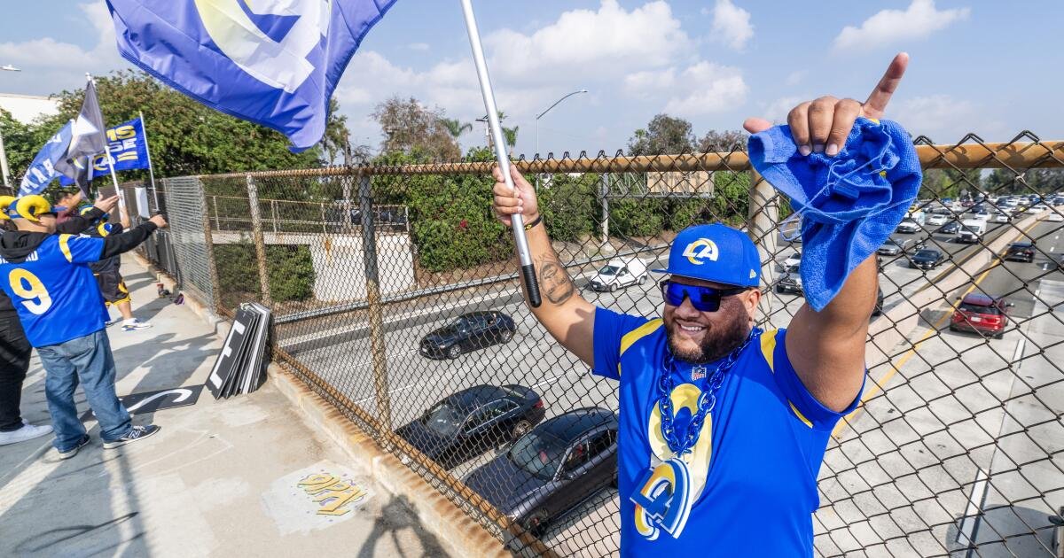 Conozca al Freeway Fan, la inspiración del predicador de tráfico de los Rams