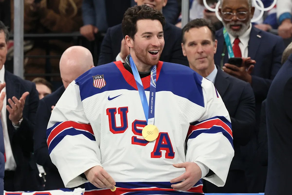Jeremy Swayman admite que el equipo masculino de hockey de Estados Unidos “debería haber reaccionado de manera diferente” al controvertido momento de la llamada de Trump.