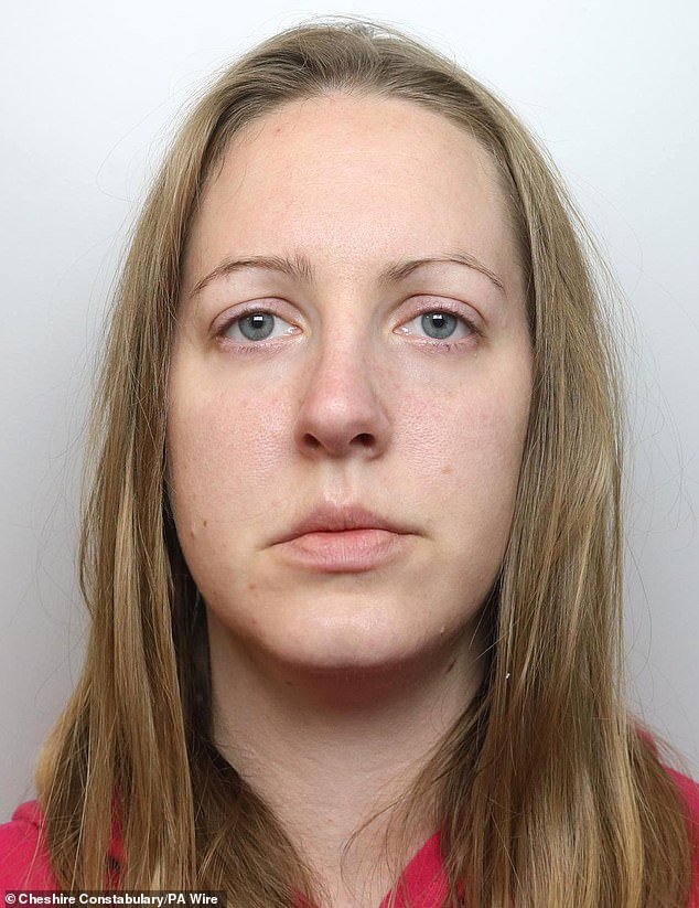 En el nuevo documental de Netflix, la madre de Lucy Letby llora y ruega a la policía que no se lleve a su hija