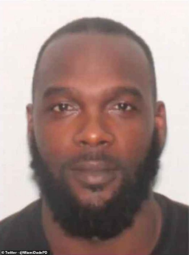 Exjugador de fútbol de Miami tenía un arma, un motivo y la oportunidad de matar a un compañero de equipo en 2006, dicen los fiscales en el juicio