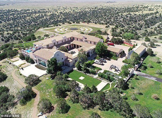 Se ha advertido al FBI que Epstein podría destruir “evidencias” en un incinerador después de que se construyera un “granero sospechoso” en Zorro Ranch, donde un ex trabajador afirmó que el pedófilo enterró a “niñas estranguladas”.