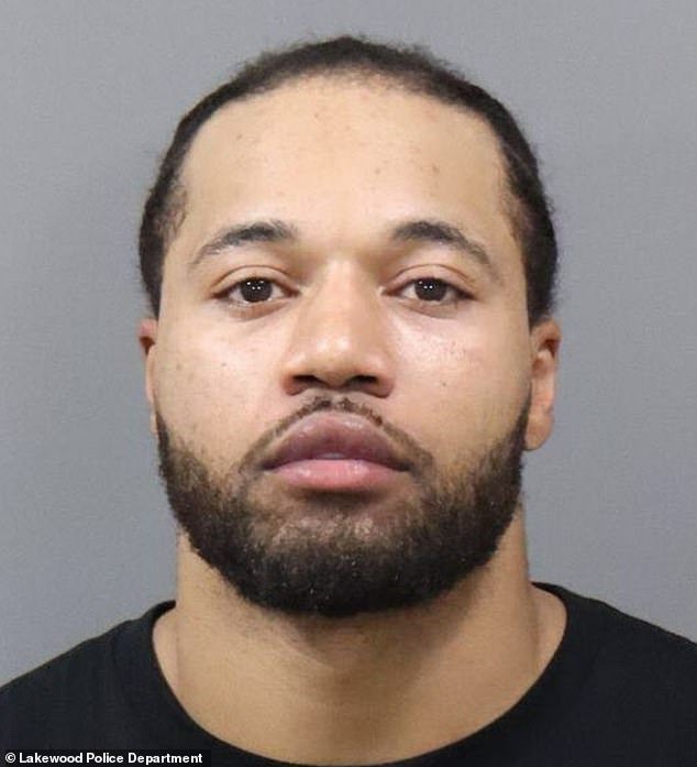 La estrella de la NFL mintió a la policía acerca de poseer un arma de fuego poco antes de que se encontrara una pistola cargada