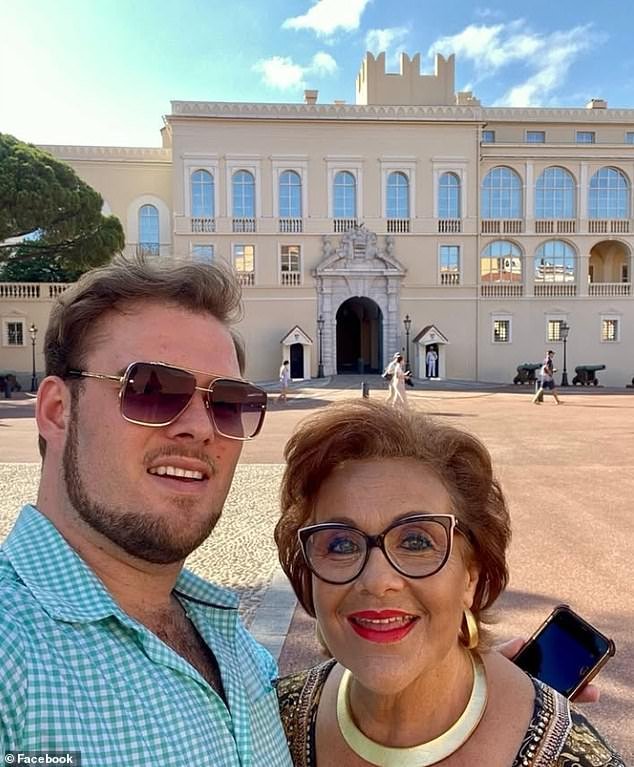 Dentro de la caída del pedófilo de la escuela privada ‘Mama’s Son’: cómo el profesor de teatro de la Knox Grammar School, valorada en 45.000 dólares, estuvo de vacaciones en Europa con su famosa madre… DESPUÉS de ser arrestado