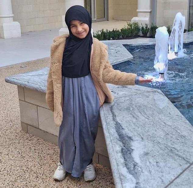 Los padres de una niña de siete años desaparecida arrastrada al mar en Marruecos dicen que “cada minuto está lleno de un dolor insoportable” mientras continúa la búsqueda de la joven británica.