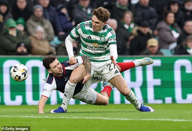 “Sólo lo vendería por 100 millones de libras”, dice Martin O’Neill mientras el recién llegado al Celtic Nottingham Forest hace una oferta por Arne Engels.