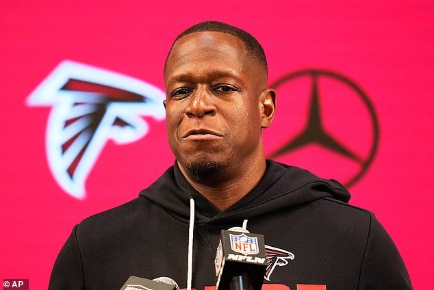 Los 49ers de San Francisco contratan a Raheem Morris como su nuevo coordinador defensivo luego del despido de los Falcons