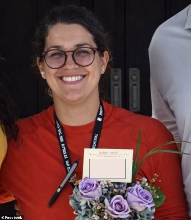 La “Maestra del Año” de la escuela secundaria es arrestada por tener relaciones sexuales con su alumno