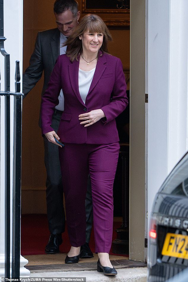 Cómo los candidatos que ganan £48.000 serán los más afectados por la redada fiscal secreta del Canciller