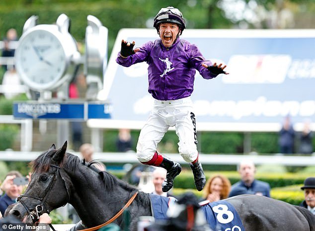 Frankie Dettori, de 55 años, pone fin a su legendaria carrera de jockey de 35 años con una victoria en la ÚLTIMA carrera en Brasil, menos de 12 meses después de la “vergonzosa” quiebra de la estrella recién retirada.