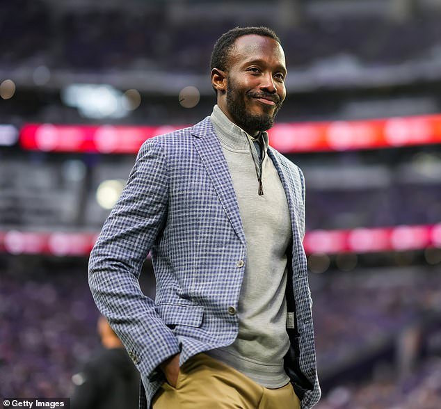 Izquierdistas de las redes sociales divididos sobre la decisión del entrenador de la NFL de tomar la licencia de paternidad: “No te tomas dos semanas de descanso”