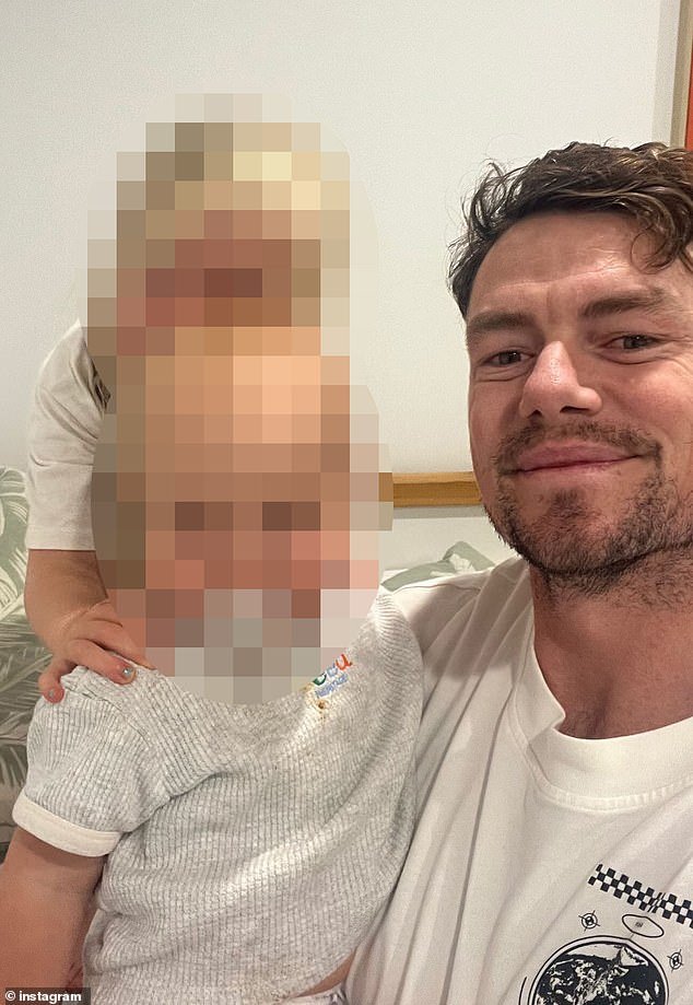 Lachie Neale rompe el silencio en las redes sociales cuando la estrella de Brisbane publica una selfie con sus hijos tras la ruptura del matrimonio.