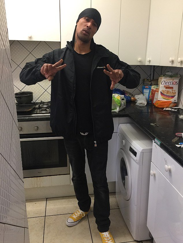 El dueño de dos matones XL que mataron a golpes a una abuela dijo a los agentes de policía que pensaba que los caniches eran “más agresivos”, le dijeron al tribunal.