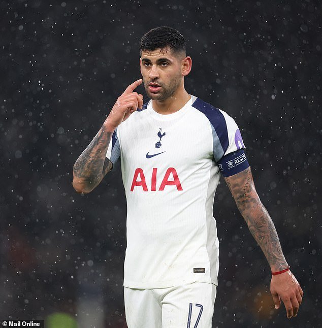 Cristian Romero critica la “vergonzosa” estrategia de reclutamiento del Tottenham, afirmando que los Spurs solo tenían 11 JUGADORES disponibles para el partido contra el Manchester City