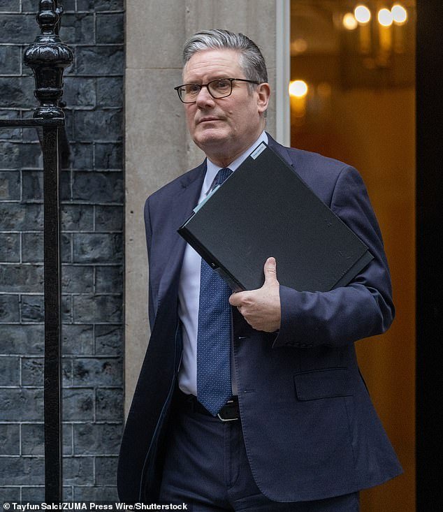 QUENTIN LETTS: El cuerpo del gato persa fue destrozado por perros. Lord Mandelson no tenía defensores