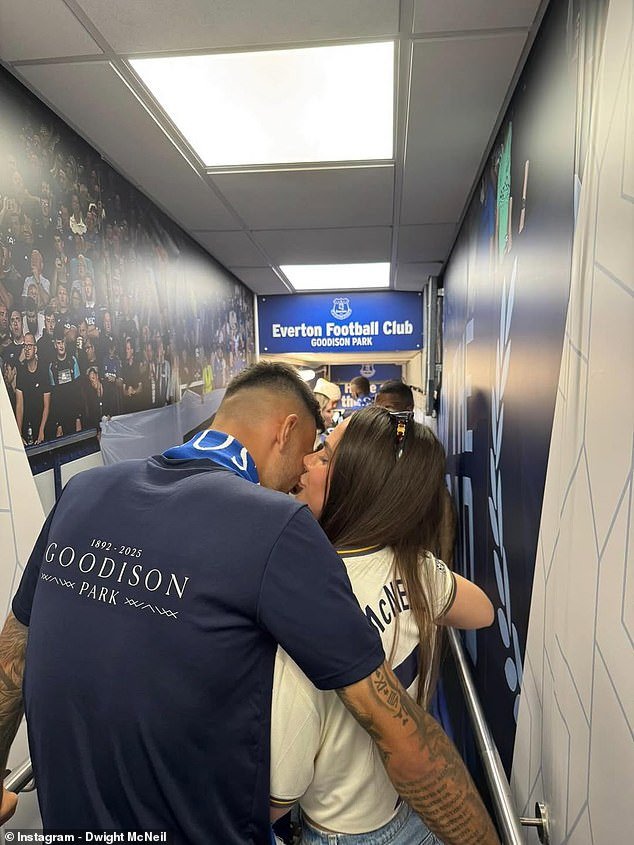 Fecha límite ‘desesperada’ para transferencia de £ 20 millones Dwight McNeil lloró entre lágrimas después de que su traslado a Crystal Palace fuera ‘cruelmente arrebatado en el último segundo sin explicación’, dice su novia