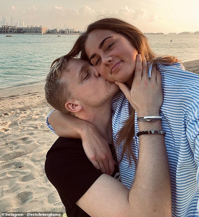 ¡Hija de futbolista y esposa de futbolista! El fracaso del Manchester United, Donny van de Beek, se casará con la hija de una leyenda del Arsenal, pero ¿podrás descubrir quién es su famoso padre?