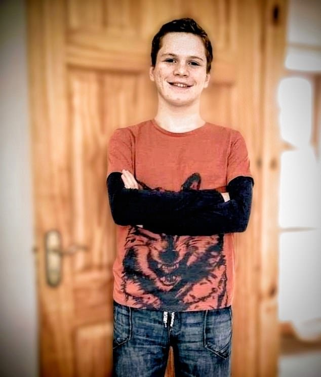 Un joven de 23 años muere al caer tras inclinarse sobre una barandilla plana para ver si había llegado un repartidor de pizzas