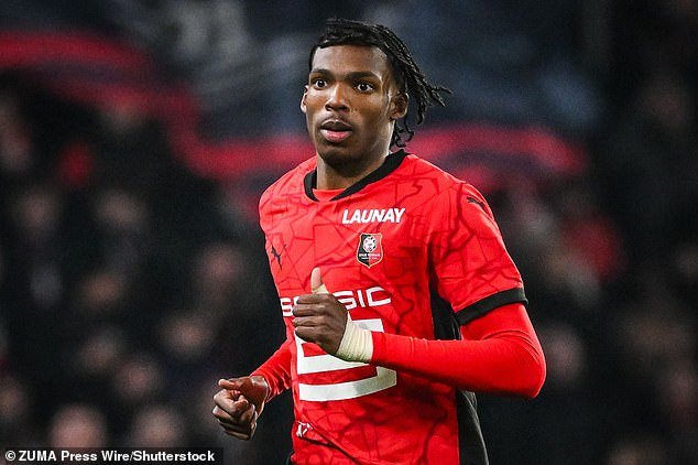 La ex estrella francesa describe al Liverpool como “idiotas” que han “perdido la cabeza” por su decisión de fichar a Jeremy Jacquet procedente del Rennes por 60 millones de libras.