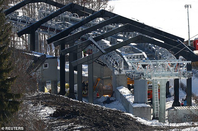 Los Juegos Olímpicos de Invierno inacabados: apenas un día antes del inicio del evento, las fotos muestran cómo los Juegos parecen una enorme obra en construcción donde las escuelas tienen que cerrarse y las pistas de hielo son demasiado pequeñas.