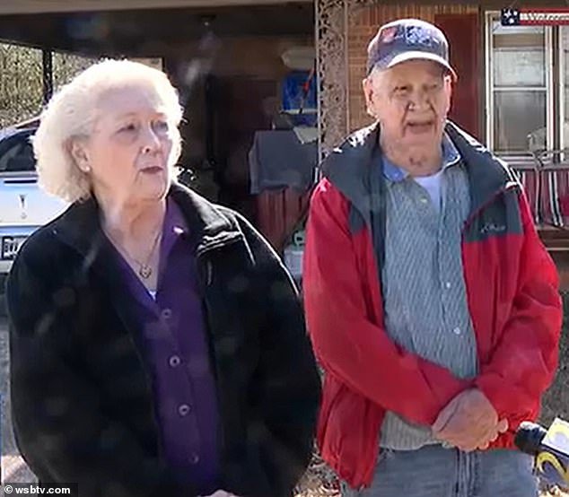 El agua del grifo de la ciudad de Georgia huele a combustible… pero los funcionarios insisten en que es segura