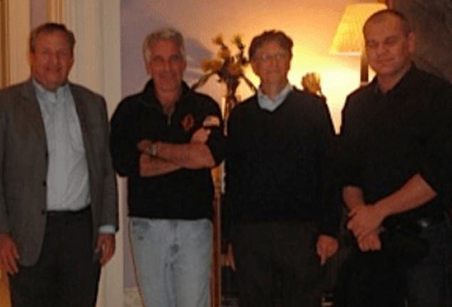 Bill Gates admite haber tenido aventuras con dos mujeres rusas pero insiste en que no fueron “víctimas de Epstein” y que él “no hizo nada malo” como disculpa a sus empleados