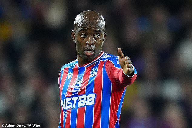 Crystal Palace está considerando permitir que Jean-Philippe Mateta se someta a una cirugía de rodilla mientras el delantero francés intenta ponerse en forma para la Copa del Mundo, después de que una transferencia de £30 millones al AC Milan fracasara en la fecha límite debido a razones de salud.